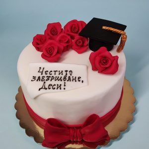 Абитуриентска с червени рози